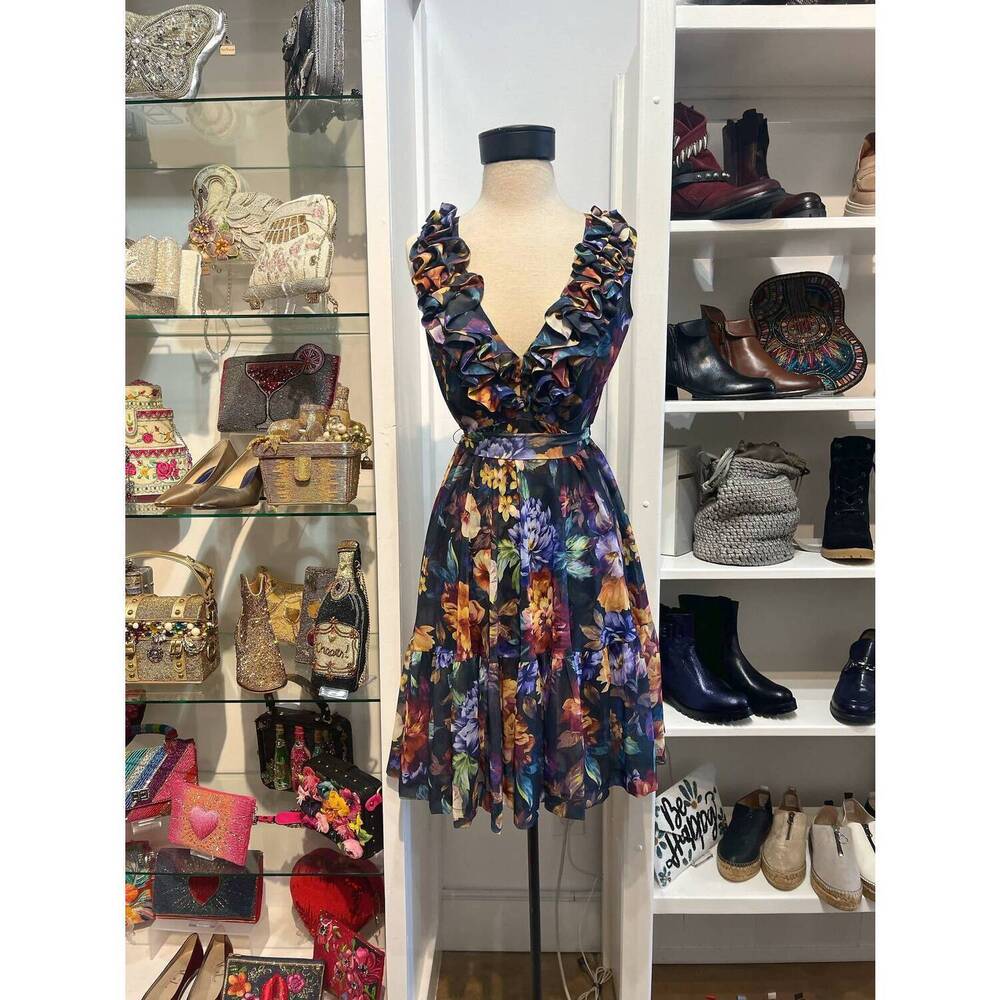 NEW OLVI’S sleeveless ruffle in blue floral